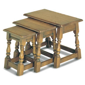 Old Charm 1494 Nest of Tables