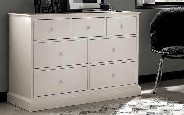chest of drawers